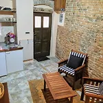Private Courtyard Medieval Stone Home In Old Town
