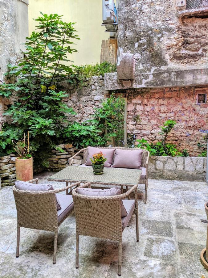Private Courtyard Medieval Stone In Old Town *